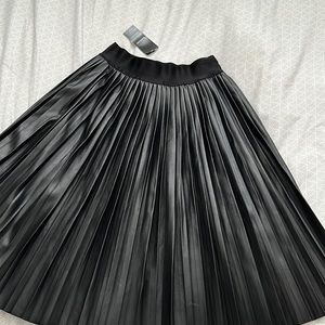 Bebe pleather pleated skirt